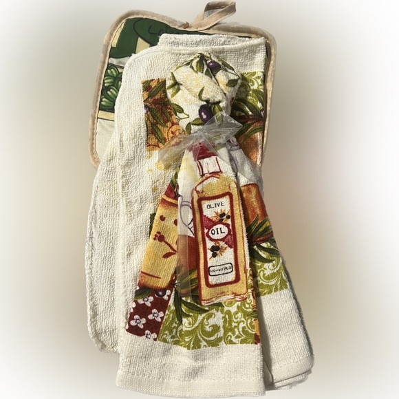 NWOT 3 Piece Kitchen Gift Set Towel Washcloth Pot Holder Chef Olive Floral - Picture 1 of 5